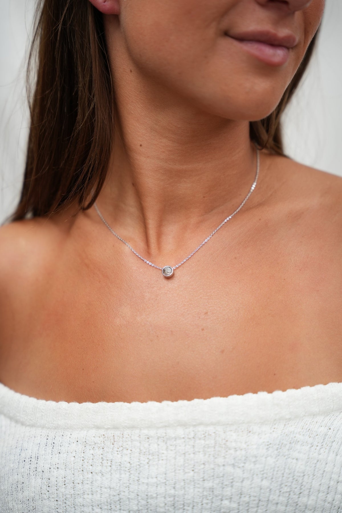Lis asketting in zilver, gedragen