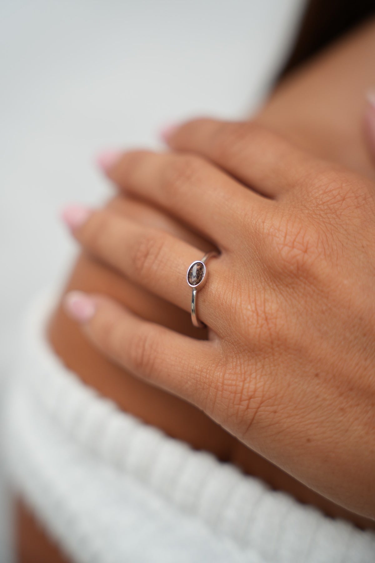 Juna asring in zilver, gedragen