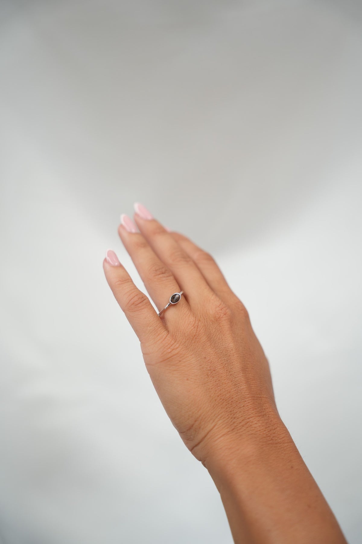 Juna asring in zilver, gedragen