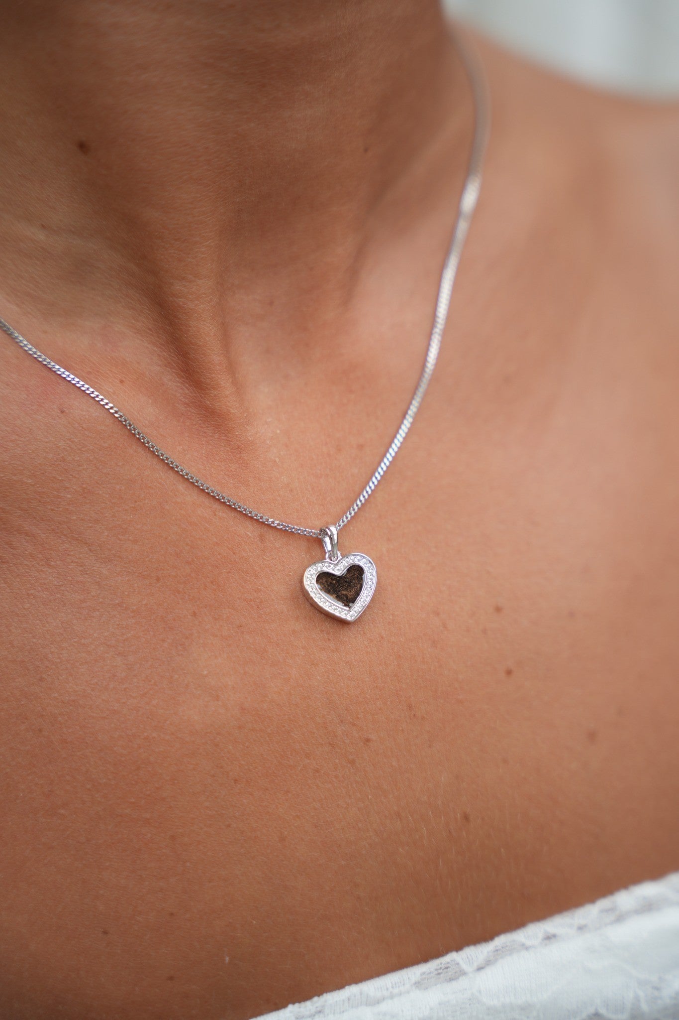 Demi | Ashanger massief