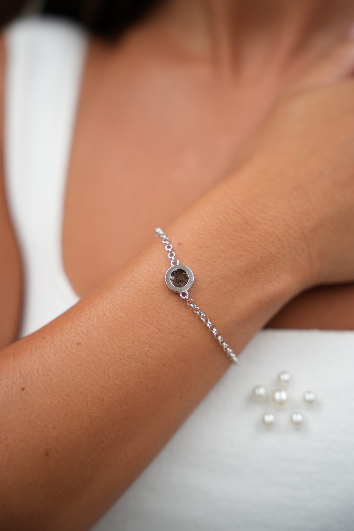 Circle of Life asarmband in zilver, gedragen