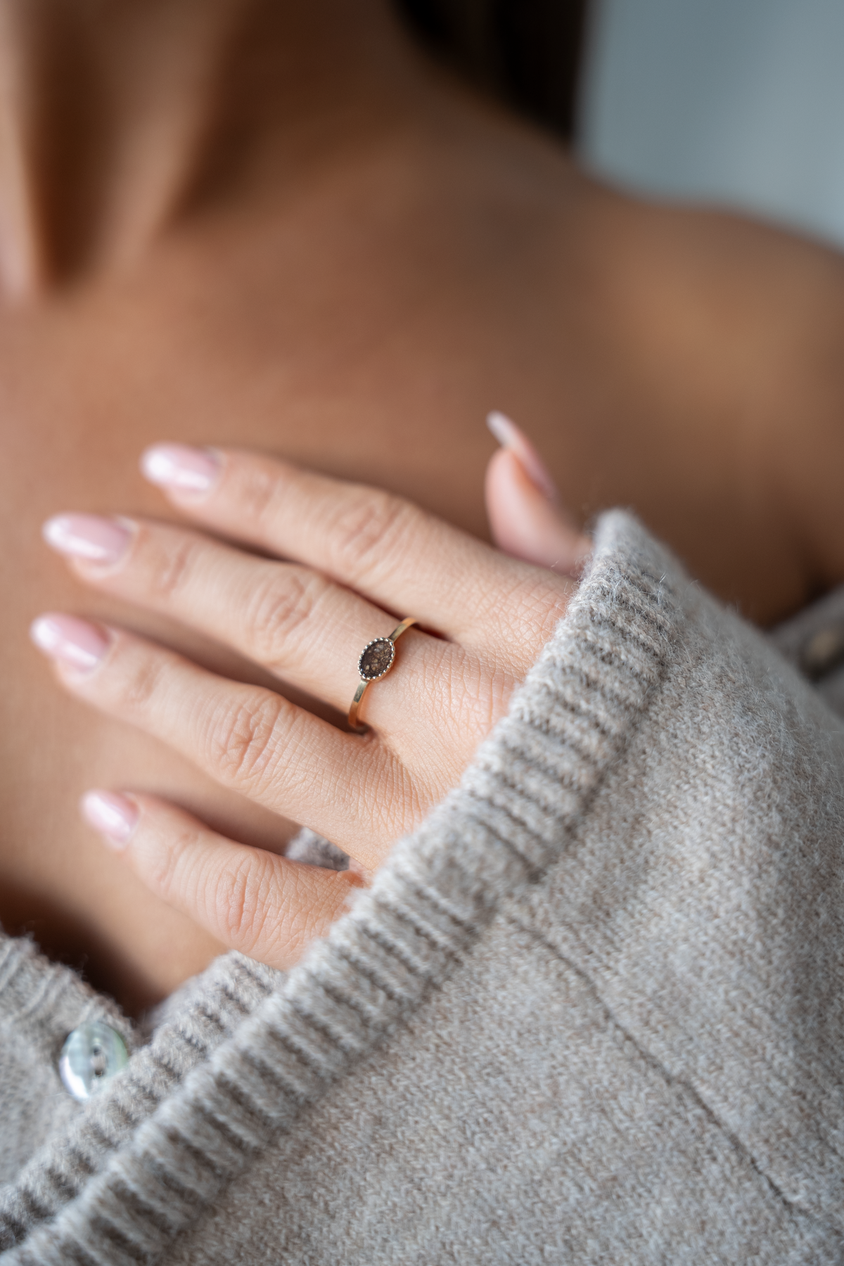 Luna asring in zilver, gedragen