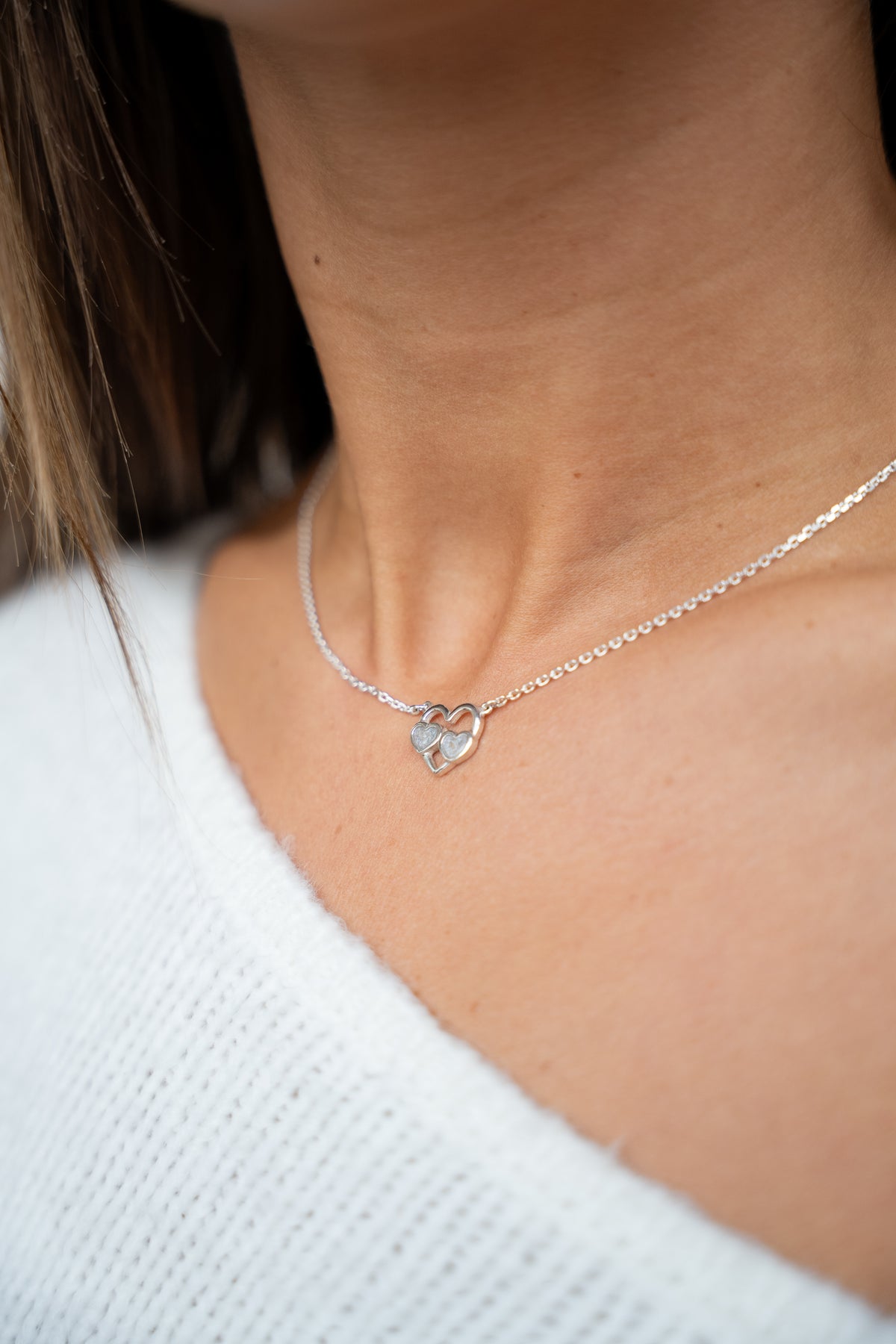 Trinity asketting in zilver, gedragen