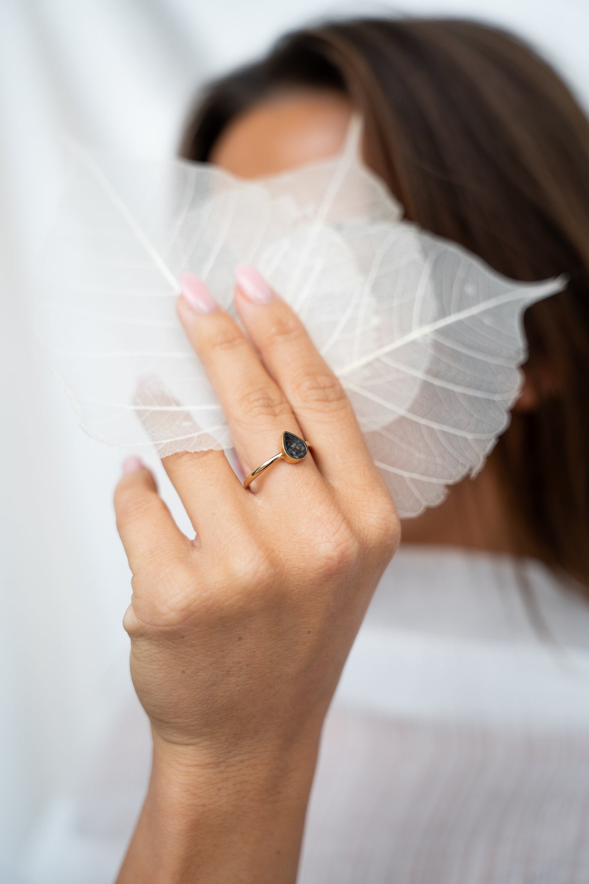 Droplet asring in zilver, gedragen