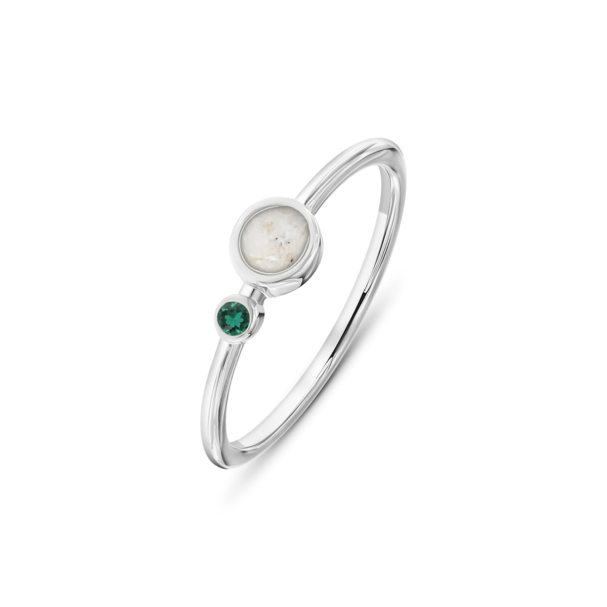 Giulia as-ring in 925 zilver met parelmoer askleur en smaragd